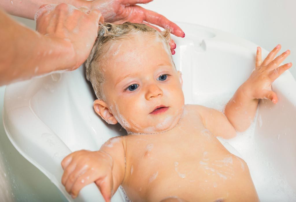 Mycie włosów dla niemowląt