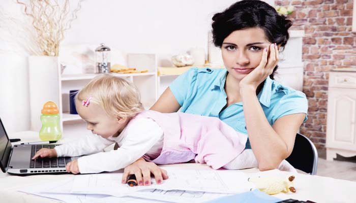 4 Irytujące rzeczy, które ludzie mówią matkom pracującym w domu