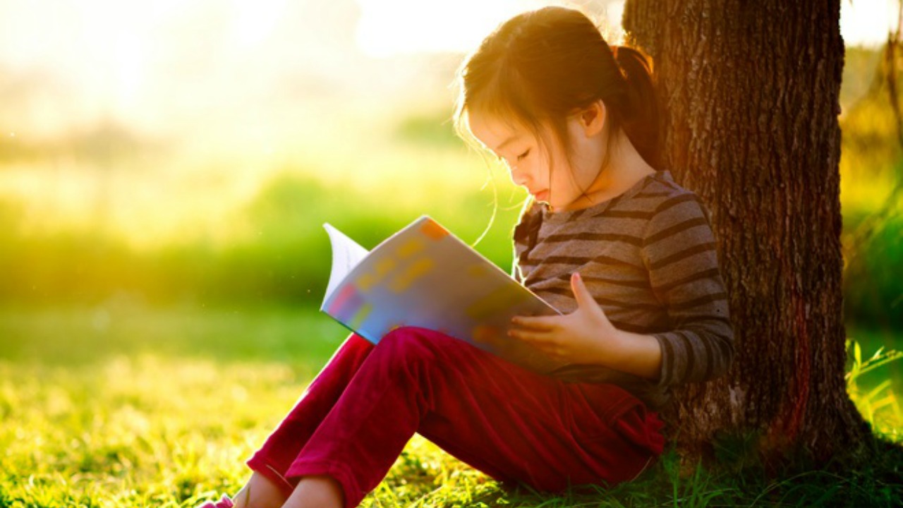 Niespodzianka, niespodzianka, nasze dzieci uczą się więcej z książek niż z ekranów