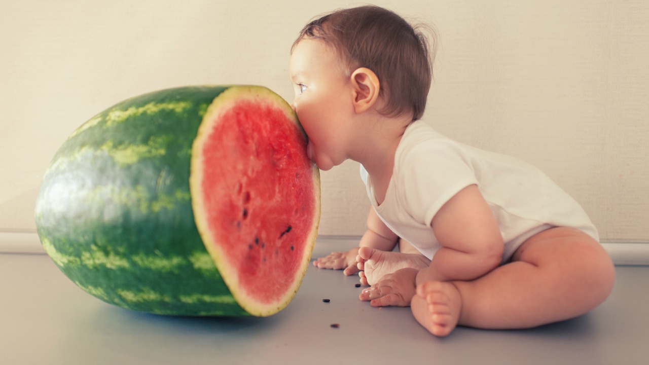Oto nadchodzą duże kupki: 5 sposobów na poprawę odżywiania i zwalczanie alergii, gdy Twoje dziecko zaczyna jeść w postaci stałej